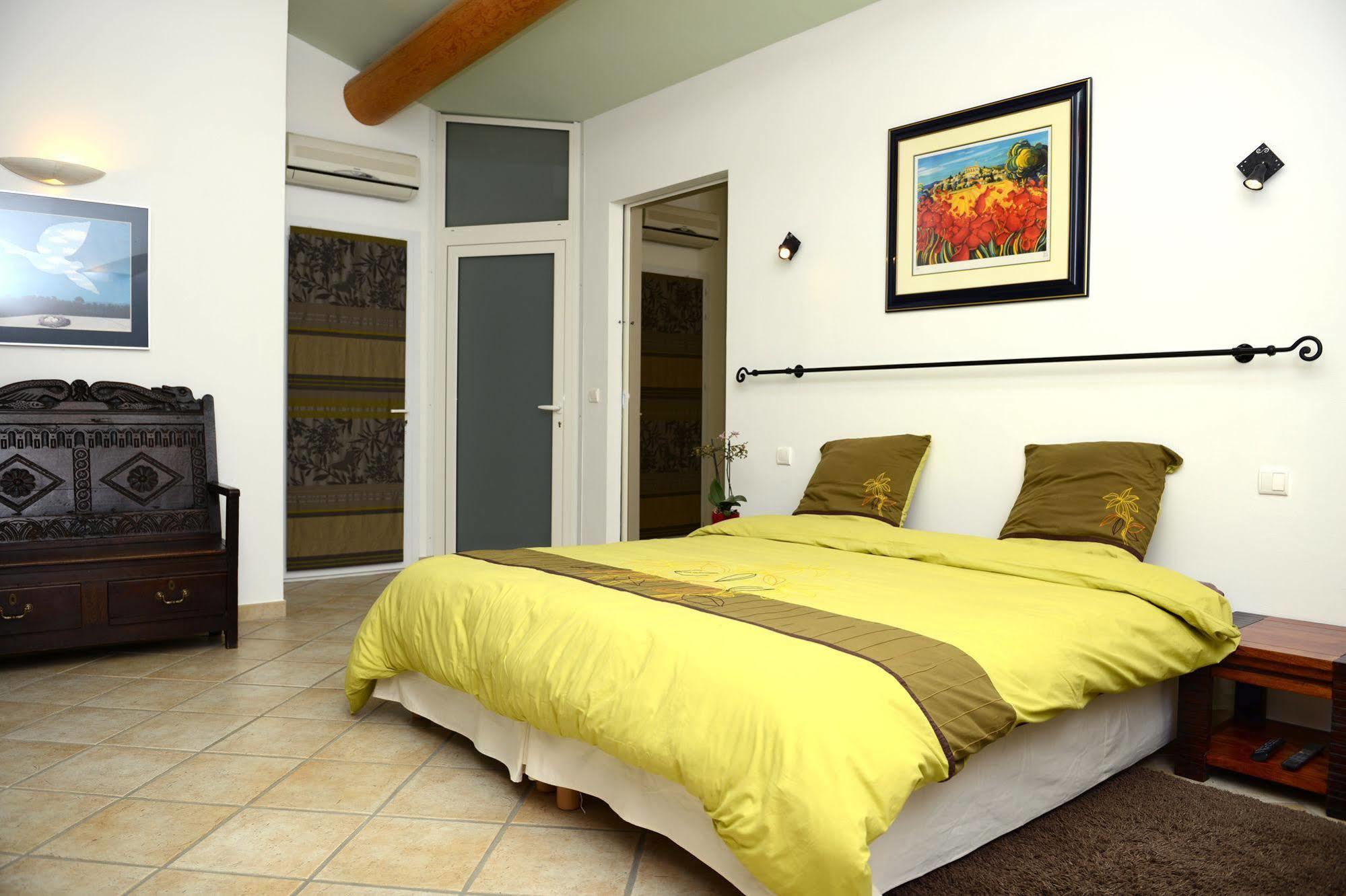 Mas De Carabelle Bed & Breakfast La Roque-Alric Dış mekan fotoğraf